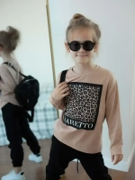 Костюм для девочки бежевый в школу