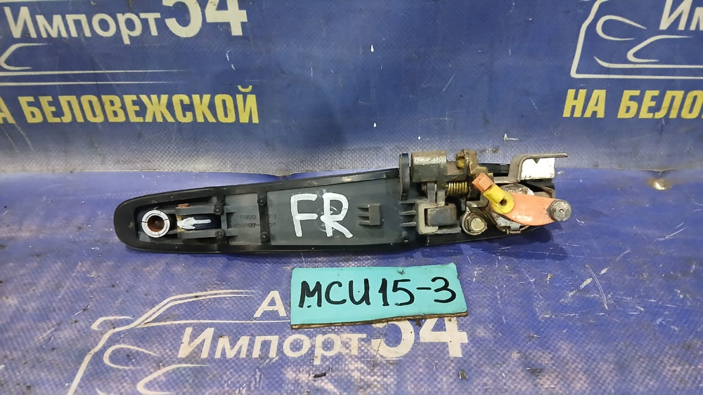 Ручка двери передней правой внешняя TOYOTA HARRIER 2000