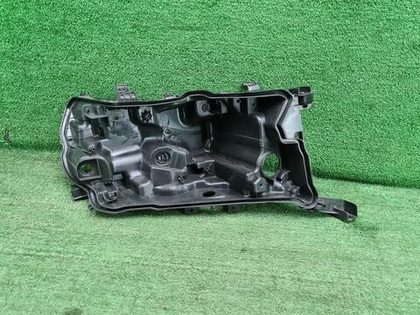 Корпус фары правый Toyota Land Cruiser 200 (15-21)