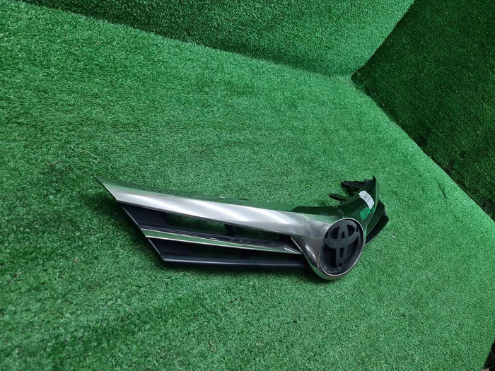 Решетка радиатора Toyota Corolla E160 (2015-2019)