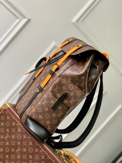 Louis Vuitton Christopher MM