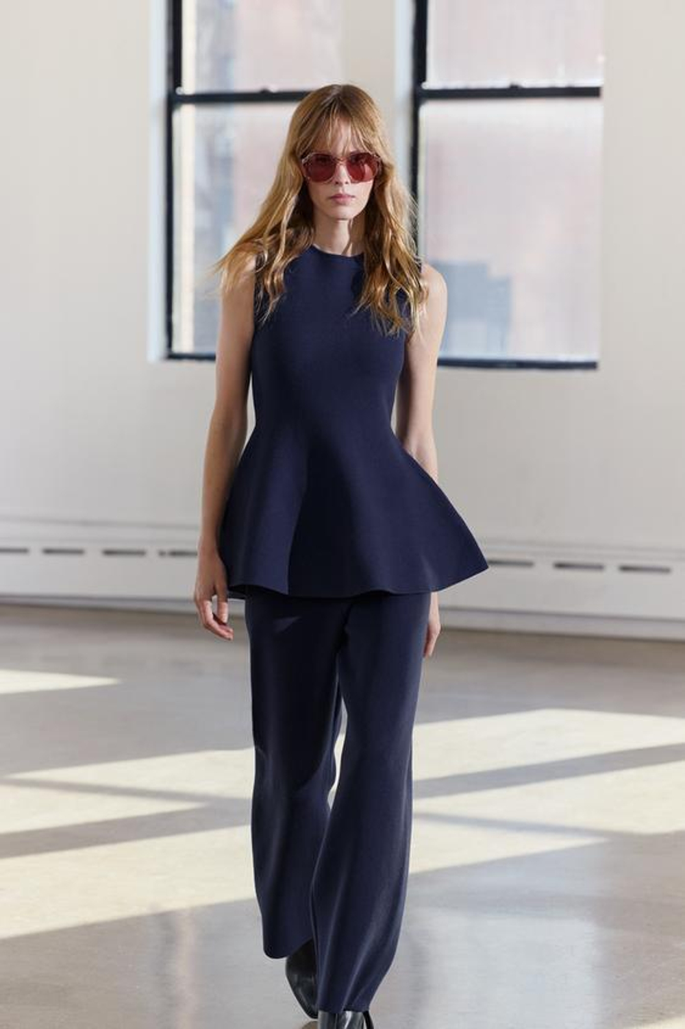 ZARA ТРИКОТАЖНЫЙ ТОП С БАСКОЙ, МОРСКОЙ СИНИЙ