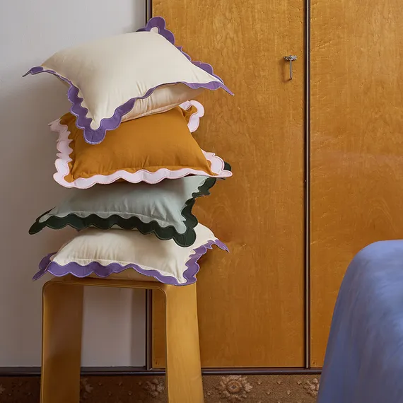 Чехол на подушку с контрастным кантом сиреневого цвета из коллекции trendy ruffles, 40х40 см