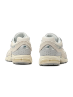 Кроссовки  2 002