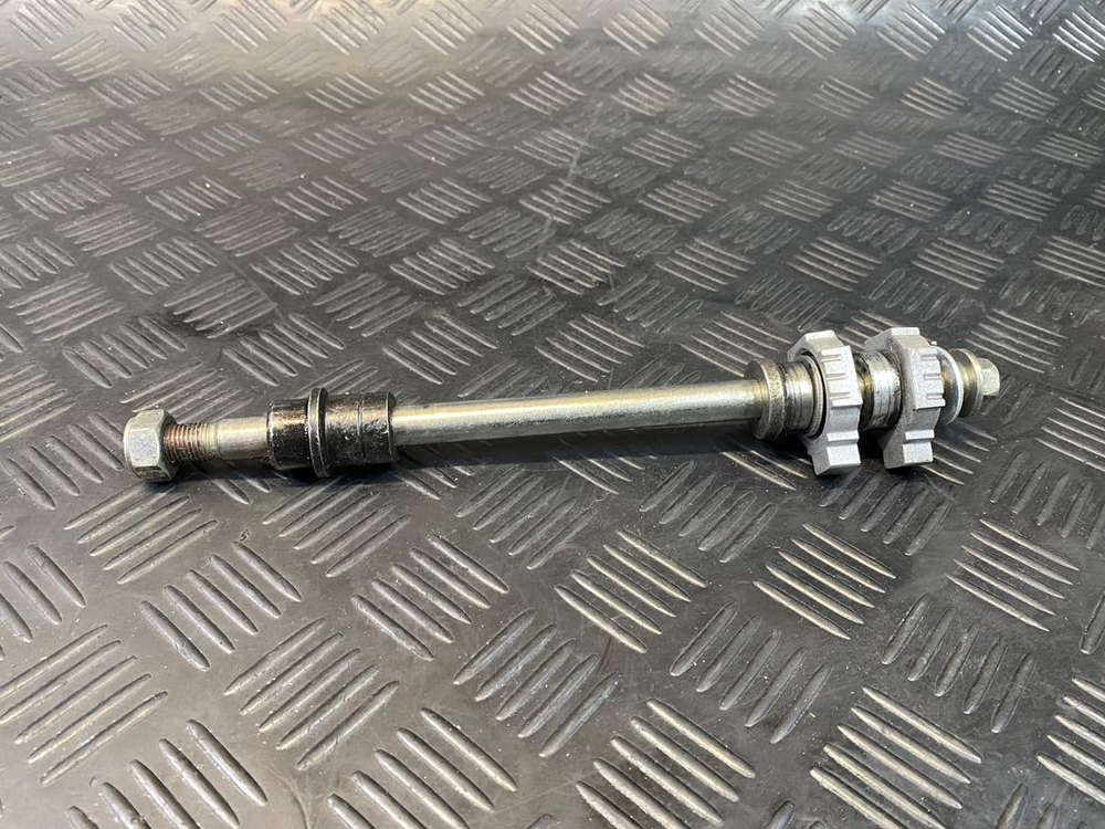 Ось заднего колеса KTM 250 Duke 2020