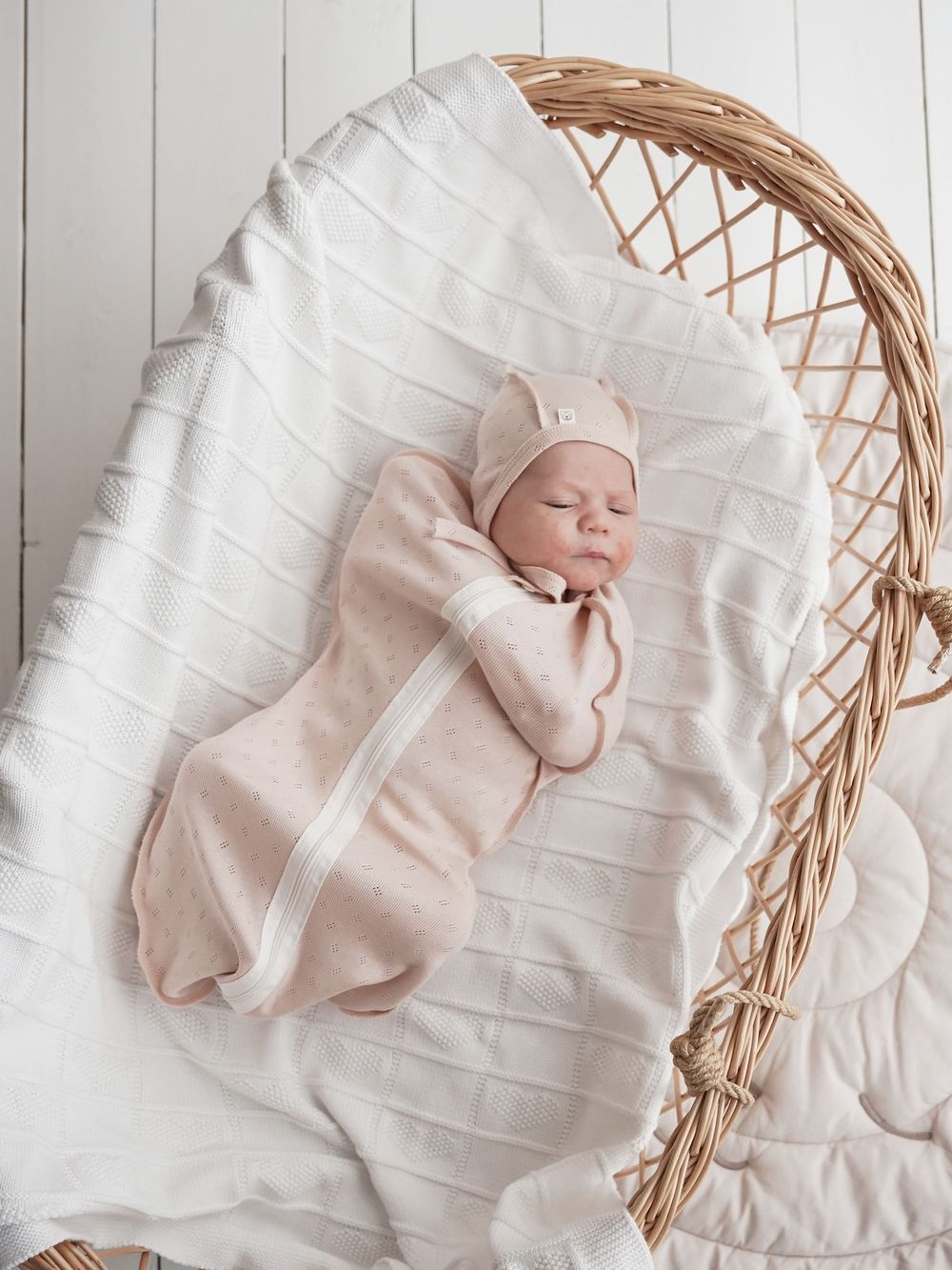 Чепчик "Нюд" из ажурного хлопка 0+