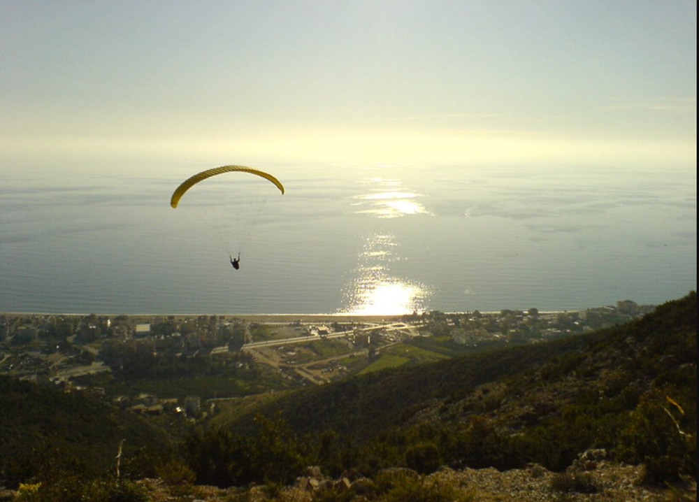 Параглайдинг с горы Яссы на высоте 800 м