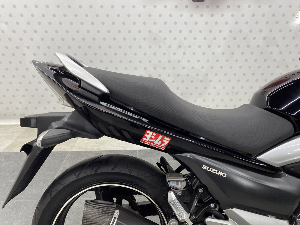 Suzuki GSR250 2015