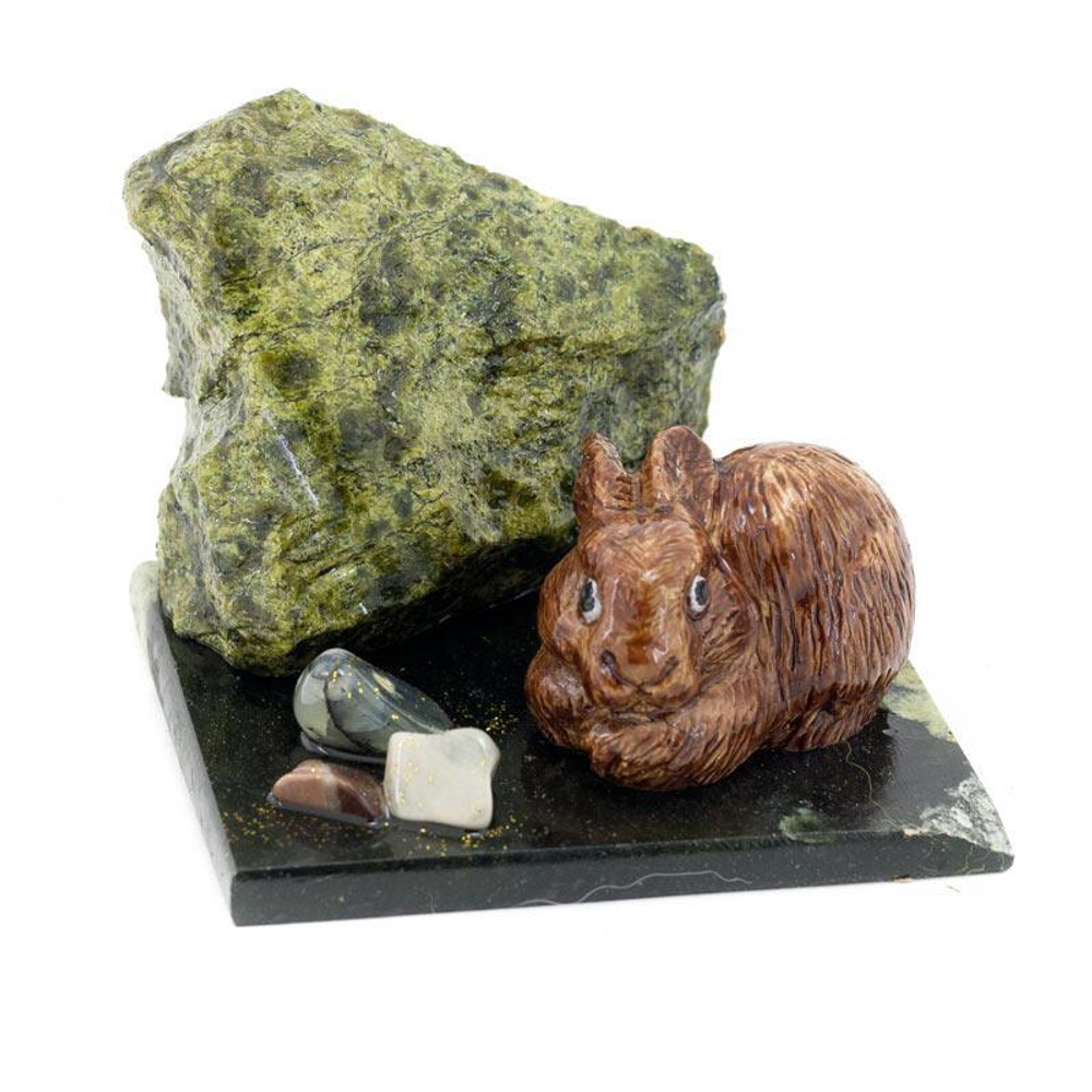 Сувенир "Заяц у камня" змеевик 80х120х70 мм 600 гр. R116050