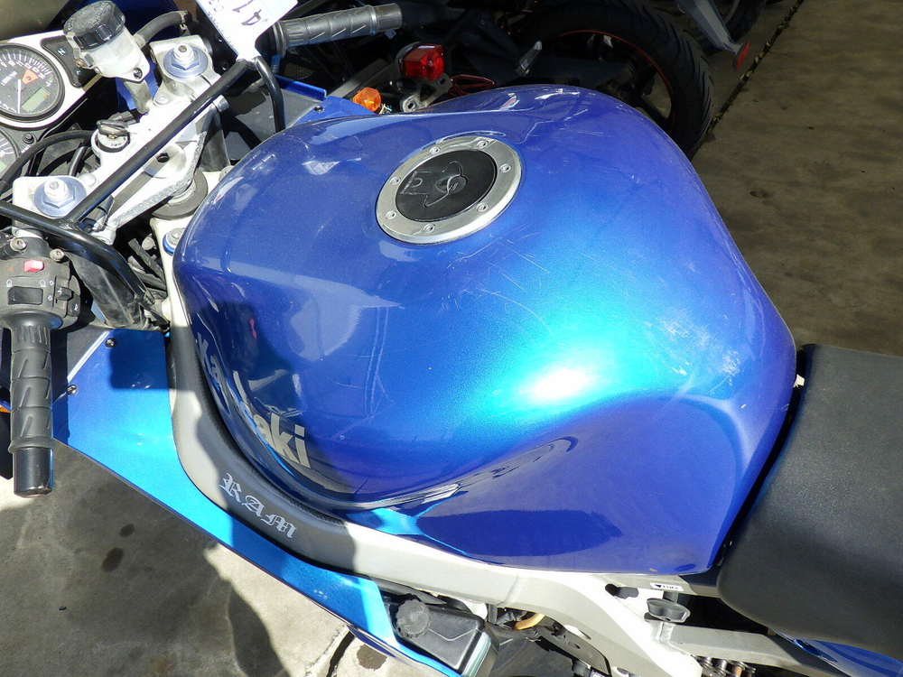 Kawasaki Ninja ZX-9R 041682