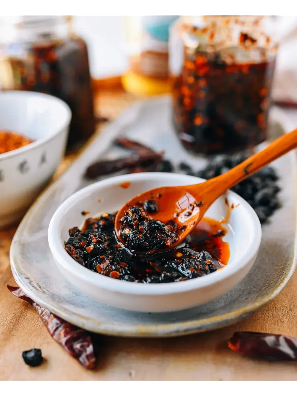 Острый соус чили с черными соевыми бобами 280 г