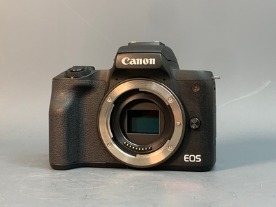 Canon EOS M50 Kit 15-45mm 3.5-6.3 IS STM 1.000 Кадров