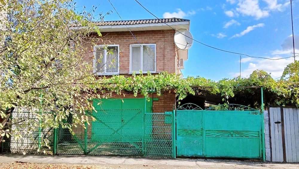 2х этажный дом в районе СШ 5 г.Славянск - на - Кубани.