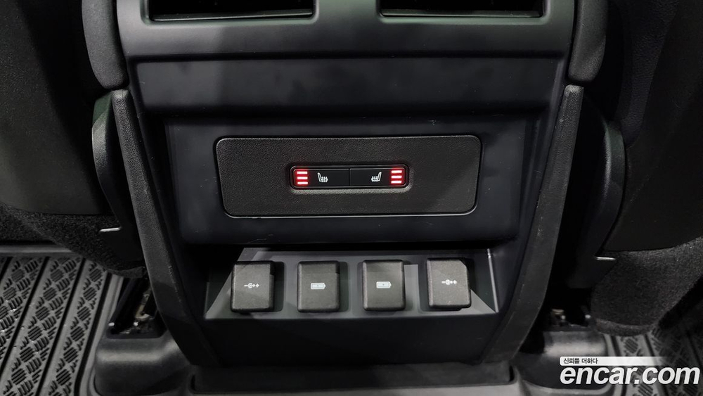 Land Rover Defender (L663) 110 D240 SE (12.2020)