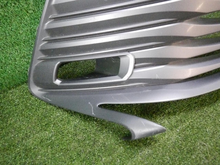 Решетка переднего бампера Toyota Camry xv70 (2017-2021)