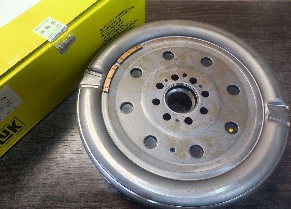 Новый маховик двухмассовый LUK 415033410 MQ250