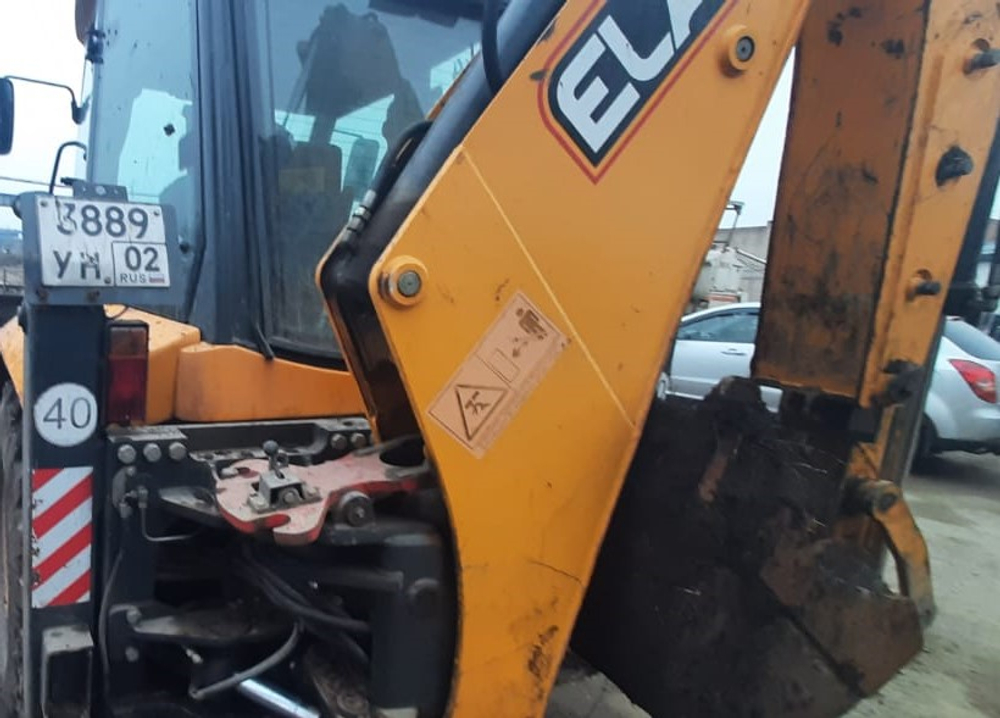 ELAZ BL 880 Экскаватор-погрузчик BL 880 (Дизельный, 4,4 л, 100 л.с., МТ)