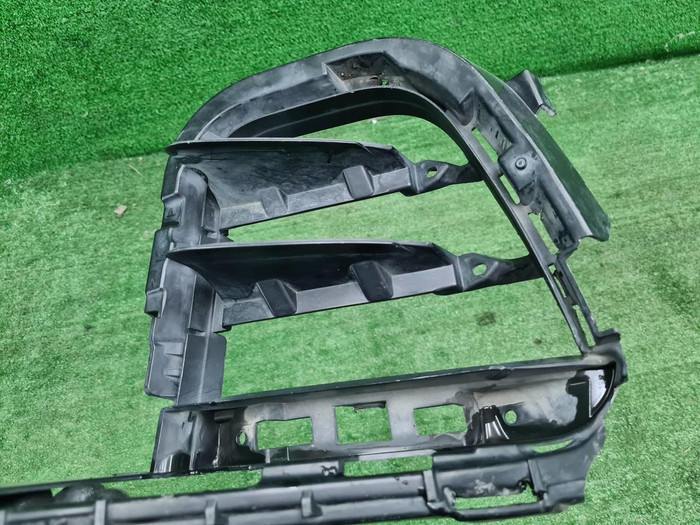 Решетка переднего бампера Porsche Macan (14-18)