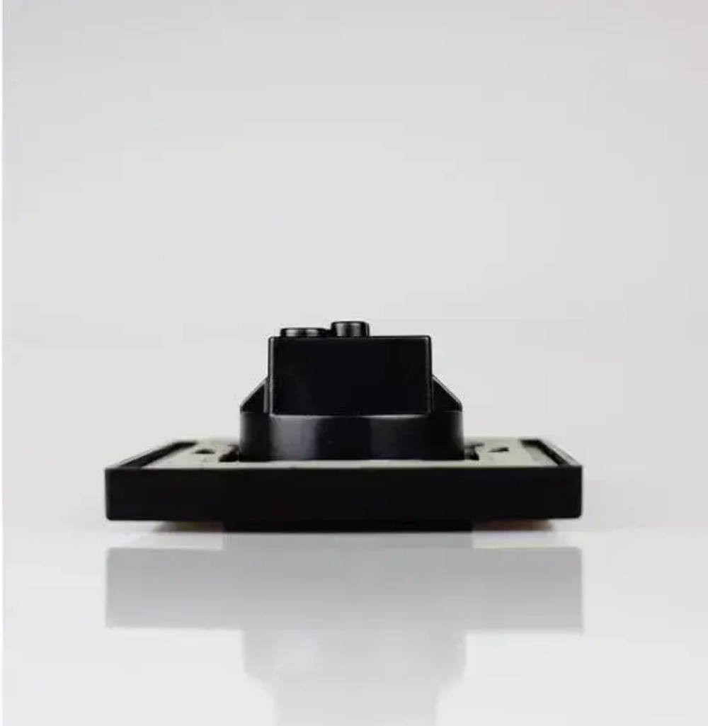 Розетки черные с заземлением и защитными шторками от детей, евророзетки