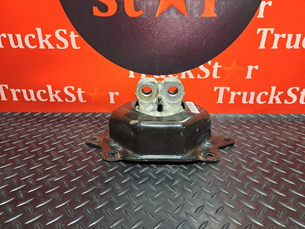 Подушка двигателя задняя