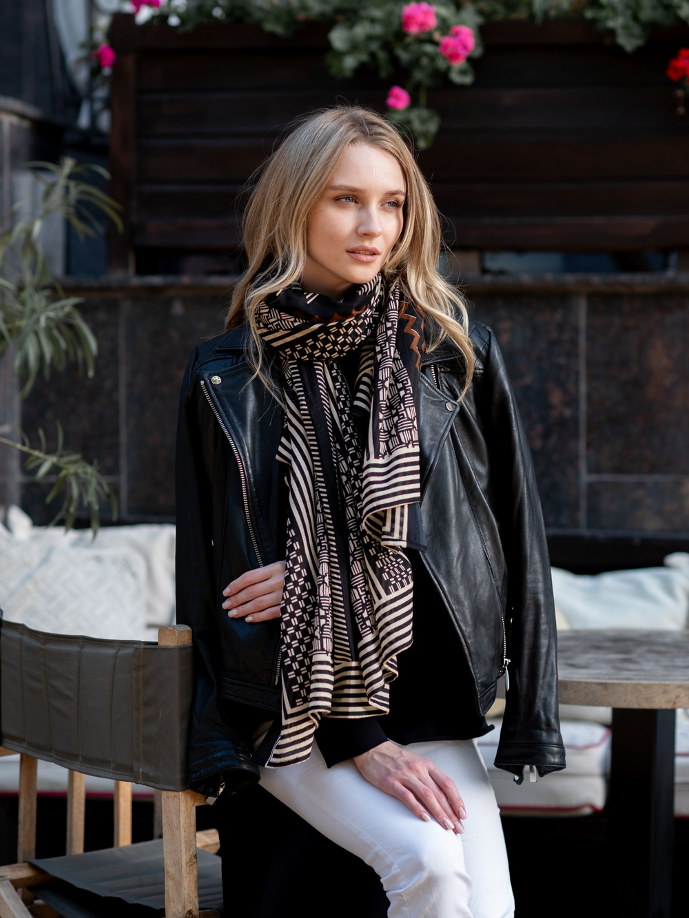 Легкий шарф-платок