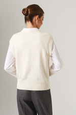 23092 Жилет женский (молочный)