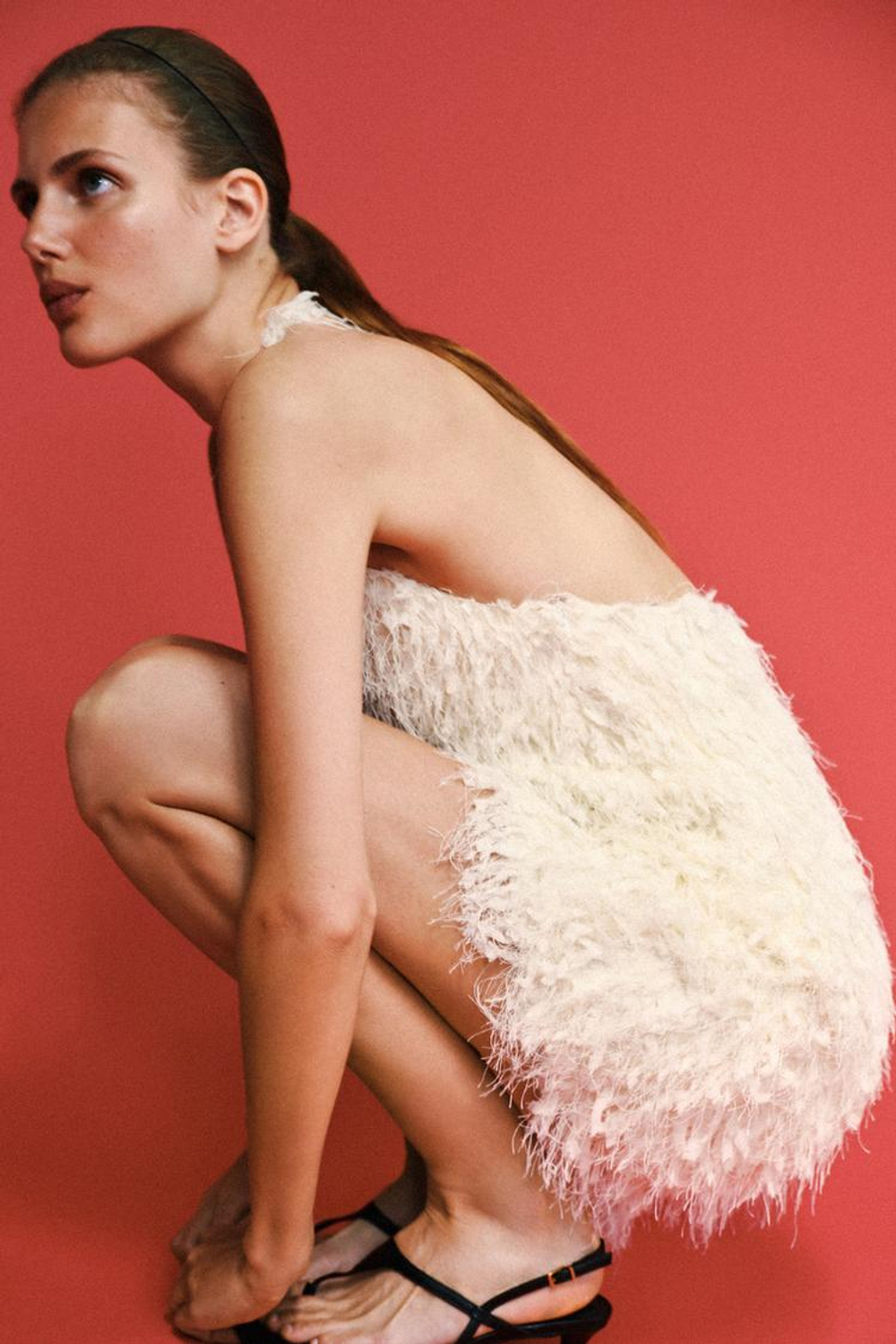 ZARA МИНИ-ПЛАТЬЕ С БАХРОМОЙ, ЭКРЮ