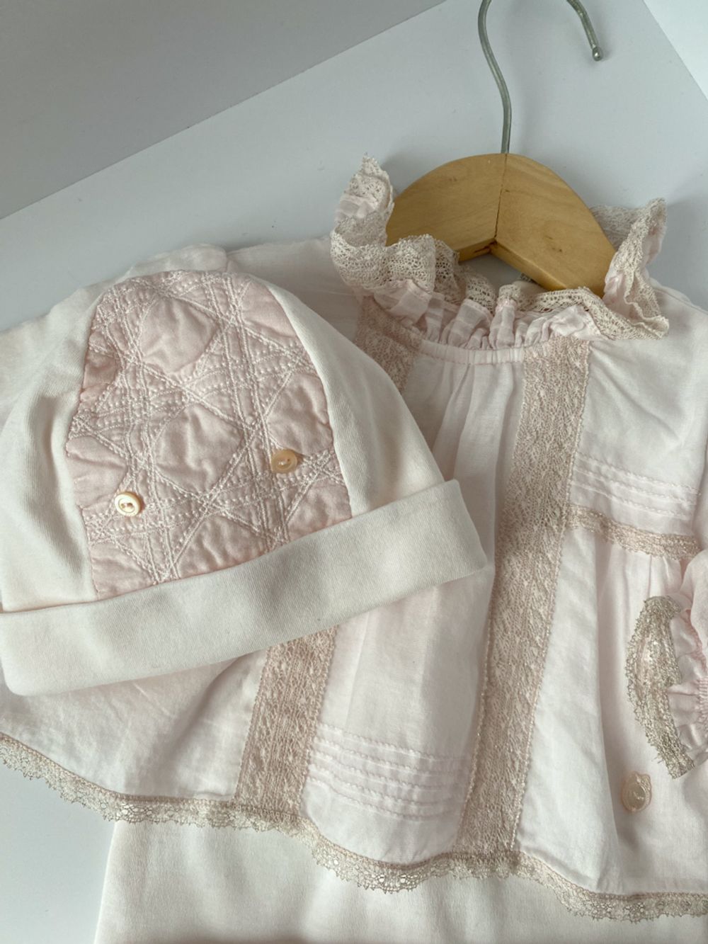 Хлопковое боди с шапочкой  Dior, 52