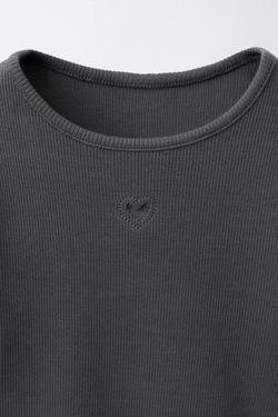 ZARA ФУТБОЛКА В РУБЧИК С СЕРДЦЕМ, АНТРАЦИТОВО-СЕРЫЙ