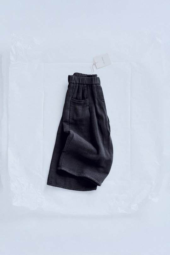 ZARA TIMELESZ - БРЮКИ С ЗАЩИПАМИ И ЗАНИЖЕННЫМ ШАГОВЫМ ШВОМ, ЛИНЯЛЫЙ СИНИЙ