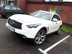 Решетка радиатора 2017 черная Infiniti QX70 FX37 FX50 FX30d