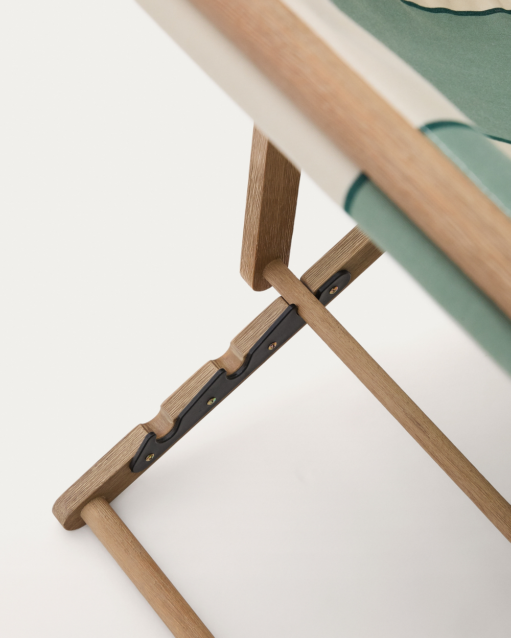 Vilara Складной шезлонг для улицы в полоску зеленого и бежевого цвета