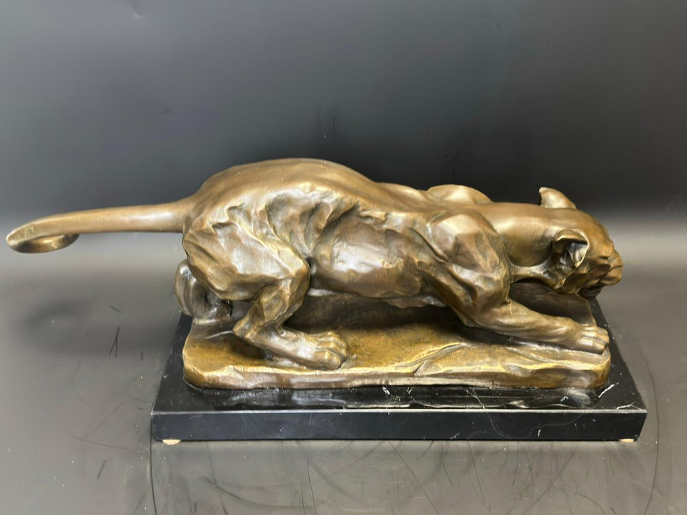 Бронзовая скульптура «Притаившийся тигр»