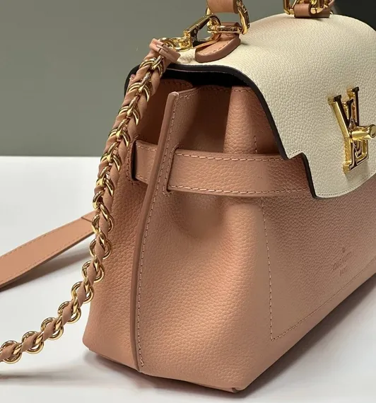 Сумка Louis Vuitton Lockme Ever Mini светло-розовый