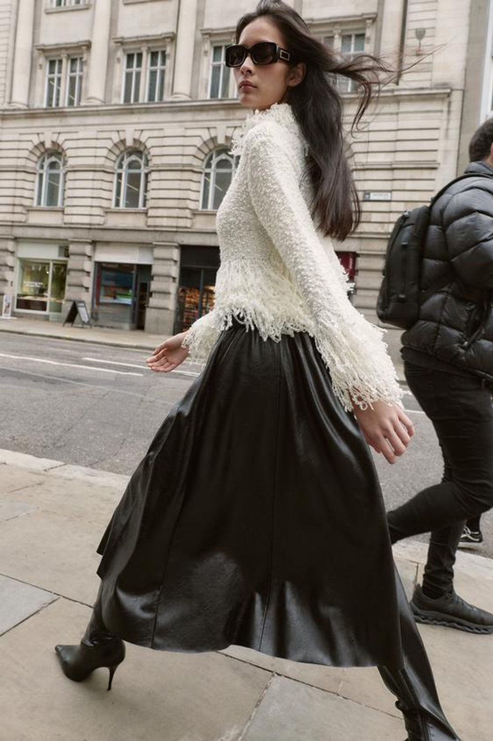 ZARA ЮБКА МИДИ С ИСКУССТВЕННЫМ КОЖАНЫМ ПОЯСОМ, ЧЕРНЫЙ