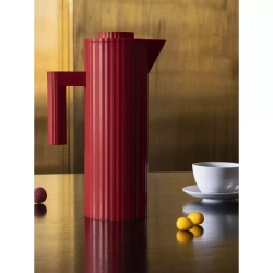 Alessi - Термокувшин Plisse 1л красный / артикул   MDL12 R  / GTIN 8003299461394