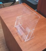 Подставка для буклетов А5 верт с визитницей акриловая