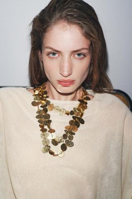 ZARA КАСКАДНОЕ ОЖЕРЕЛЬЕ С МЕТАЛЛИЧЕСКИМИ ПЛАСТИНАМИ, ЗОЛОТИСТЫЙ