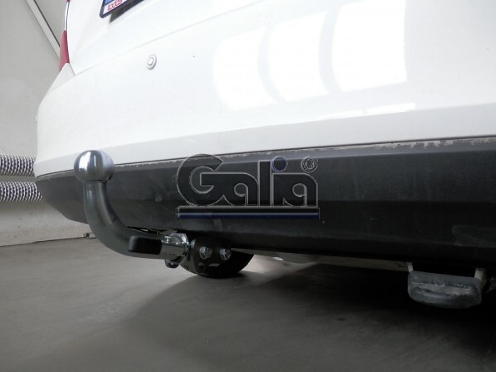Фаркоп оцинкованный Galia S104A для Skoda Rapid лифтбек/универсал 2013-, SEAT Toledo седан 2013-(паспорт и сертификат в комплекте)(без электрики)