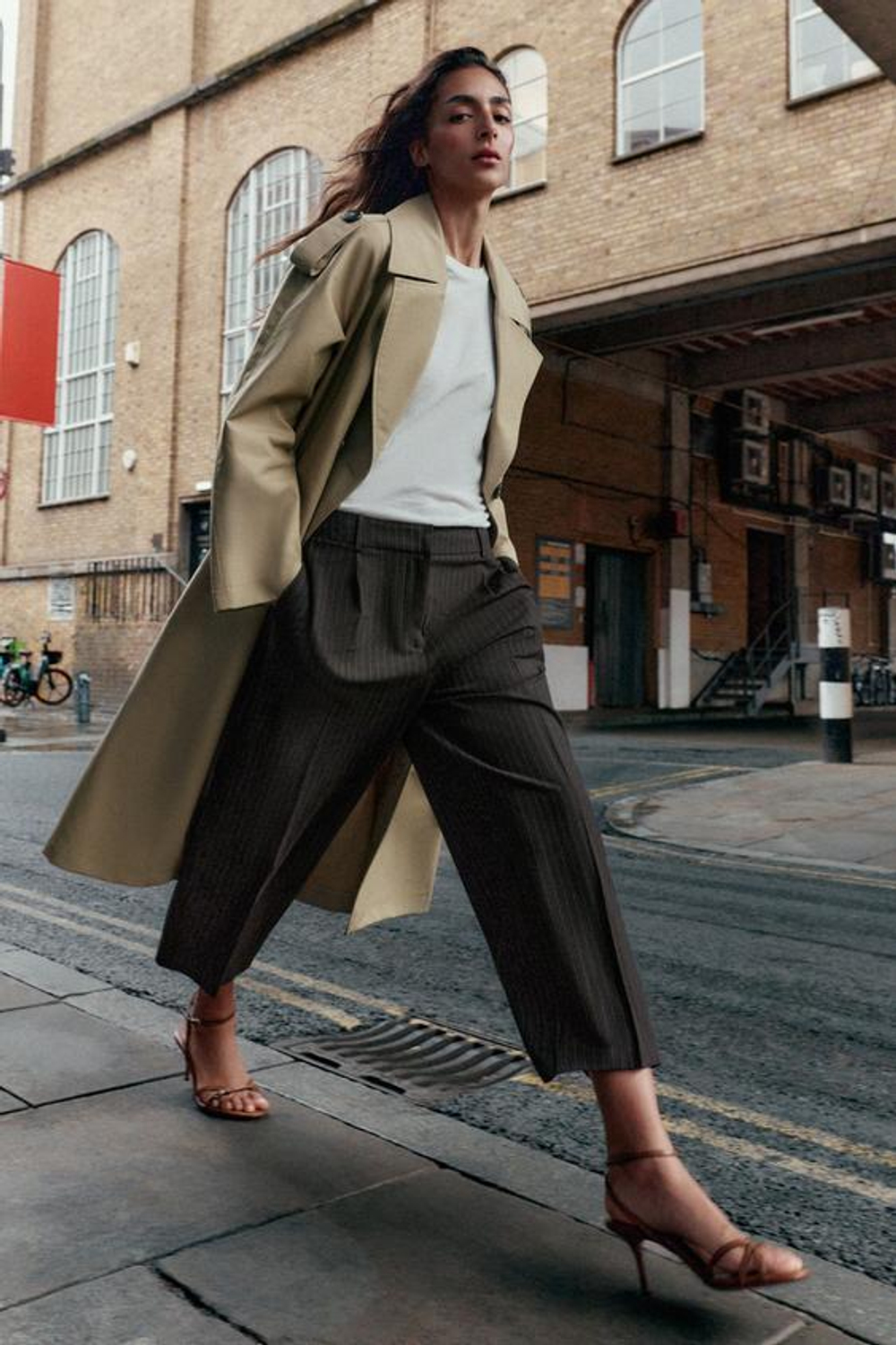 ZARA БРЮКИ CARROT FIT С ЗАЩИПАМИ, СЕРО-КОРИЧНЕВЫЙ