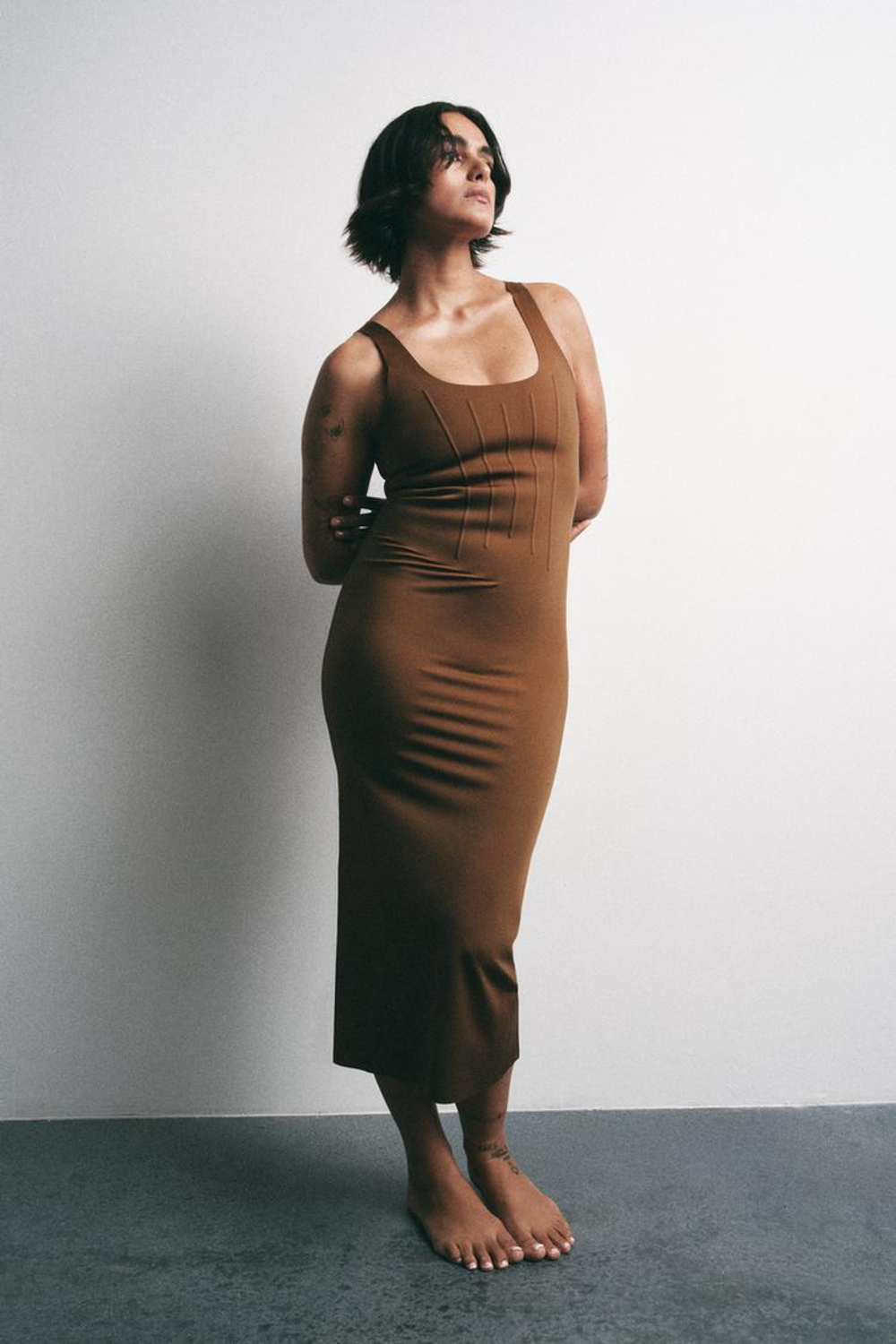 ZARA МОДЕЛИРУЮЩЕЕ ПЛАТЬЕ ИЗ СМЕСОВОГО ПОЛИАМИДА, СВЕТЛО-КОРИЧНЕВЫЙ