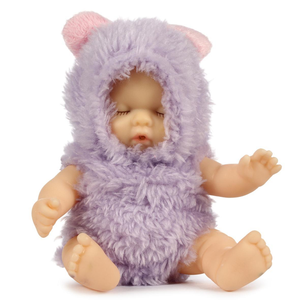 Куколка OLY спящая , в меховом костюмчике в леденце. Девочка 8см, арт.3357-1 (Bondibon)