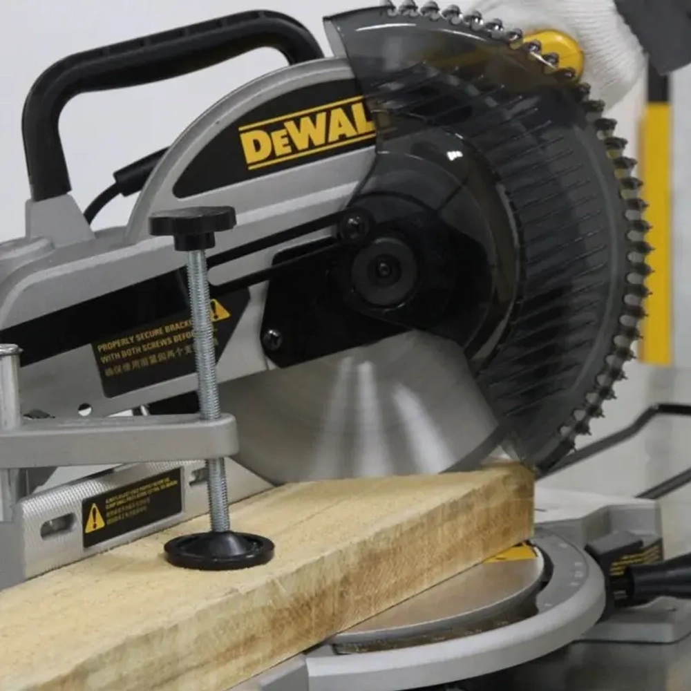Торцовочная пила DeWALT DW714, DW714-KS