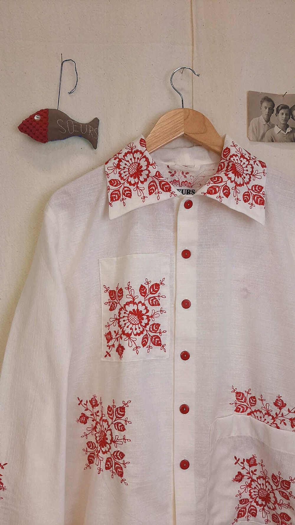 Рубашка Soeurs с Красной Вышитой Композицией/Red Composition Long Sleeve белая