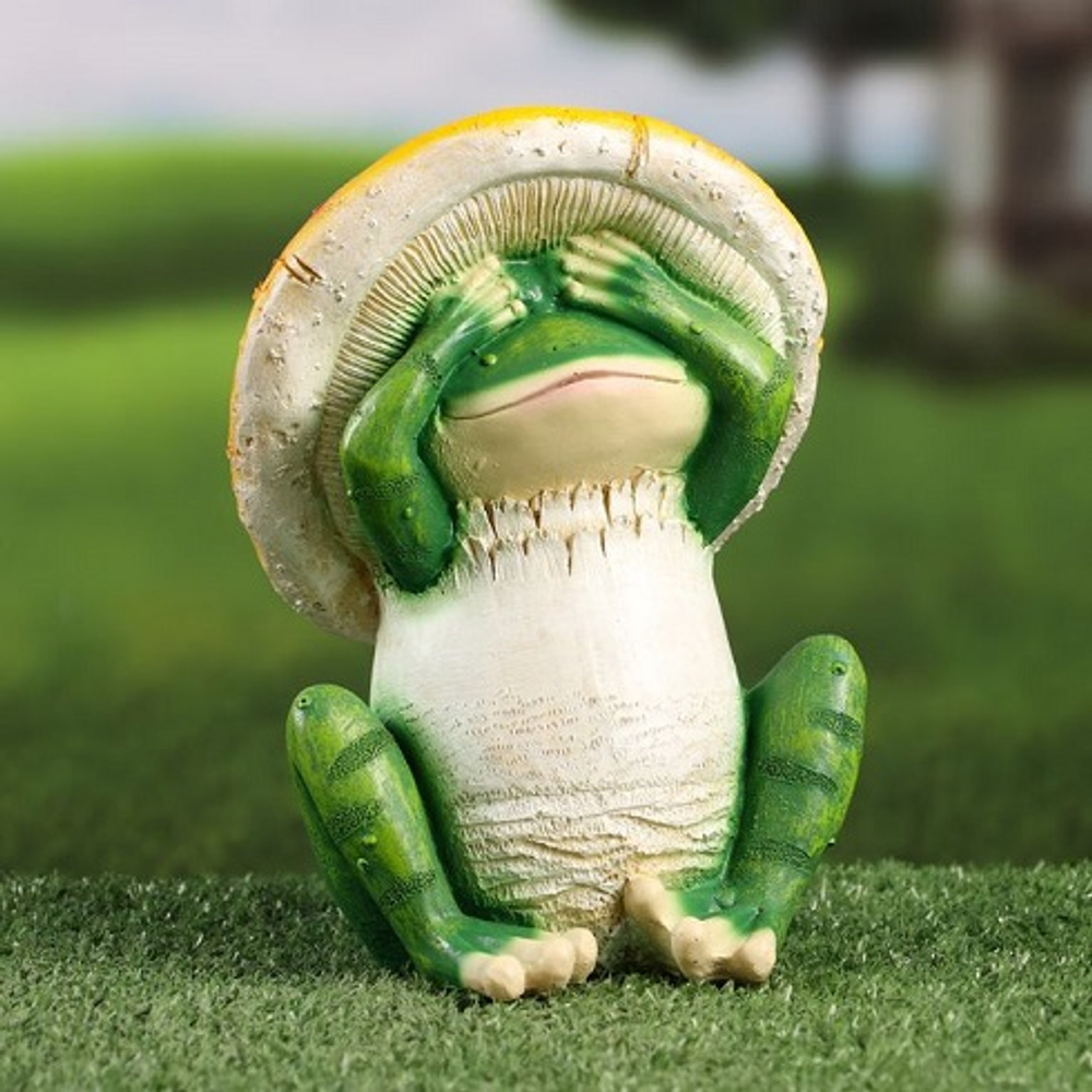 Фигура Лягушонок в шляпе с закрытыми глазами