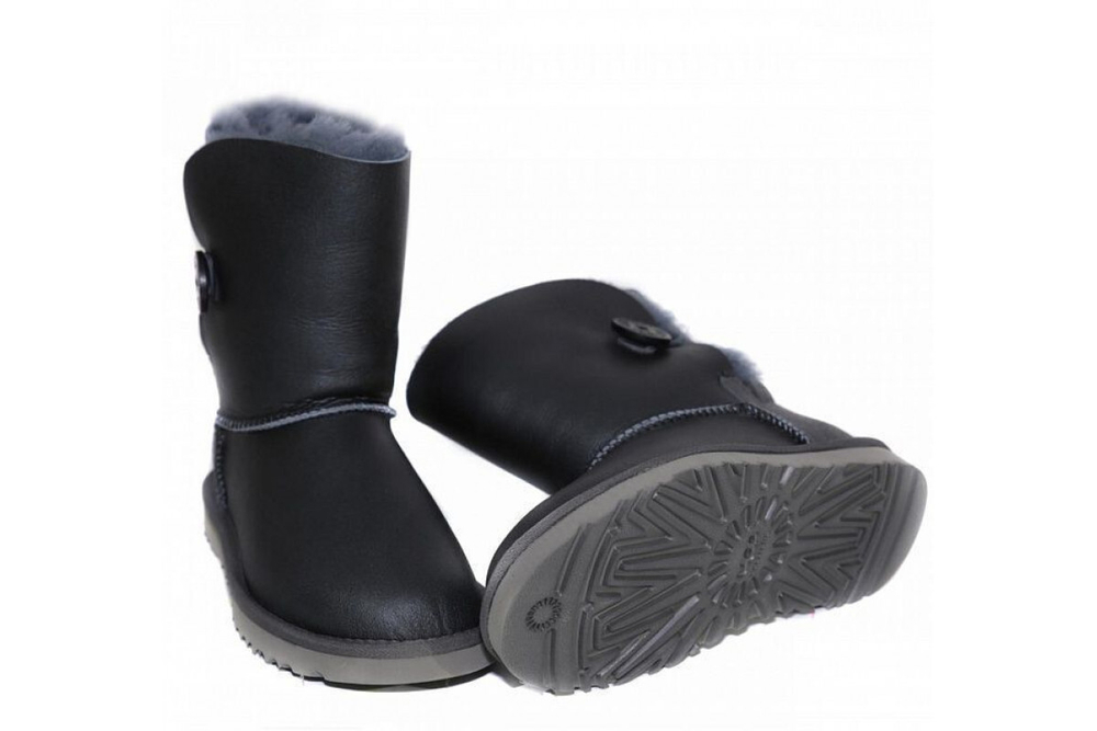 UGG Bailey Button Metallic Grey