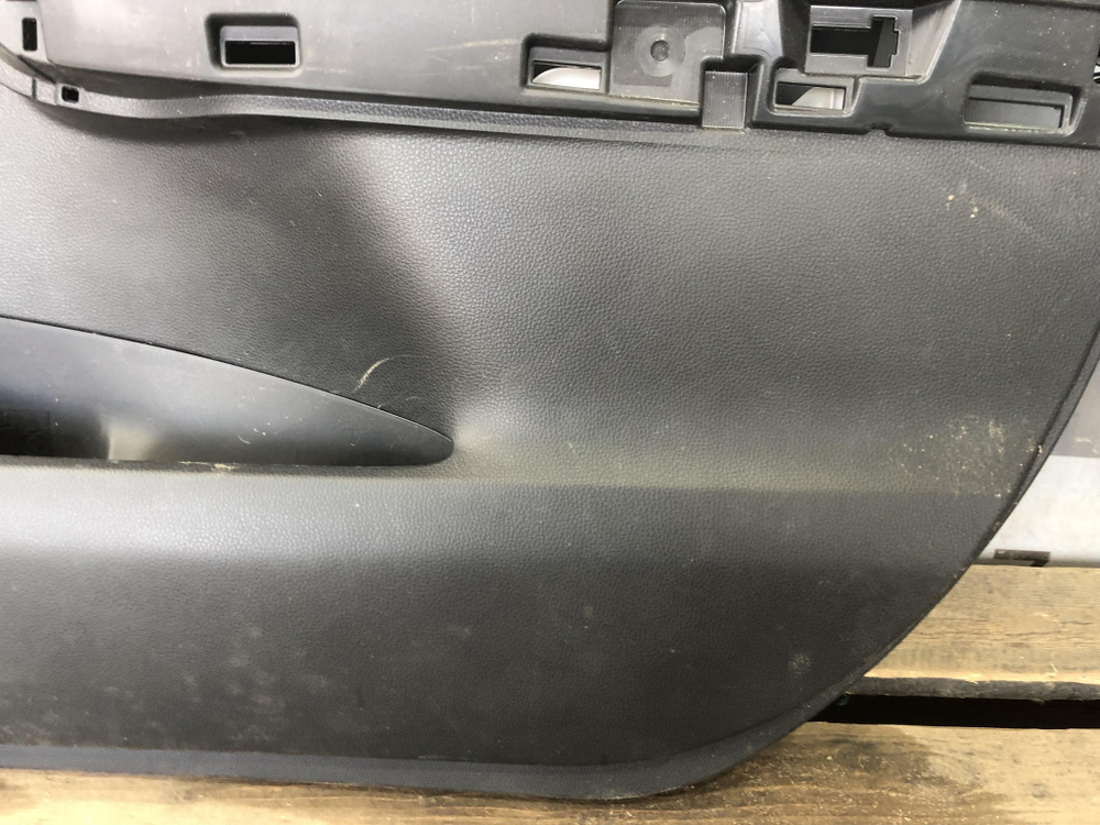 Обшивка двери передней правой Toyota RAV4 V (XA50) 18-нв Б/У Оригинал 67611XB34