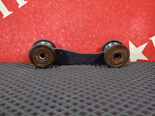 Кронштейн амортизатора кабины