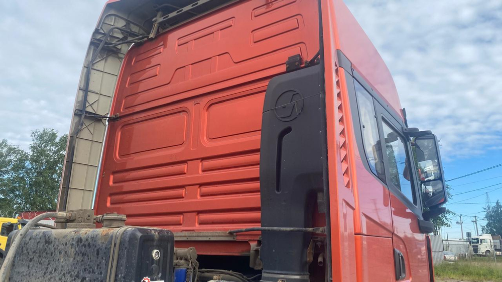 Shacman (Shaanxi) SX* 6x4 Седельный тягач SX42584V324 (Дизельный, 11,6 л, 423 л.с., МТ)