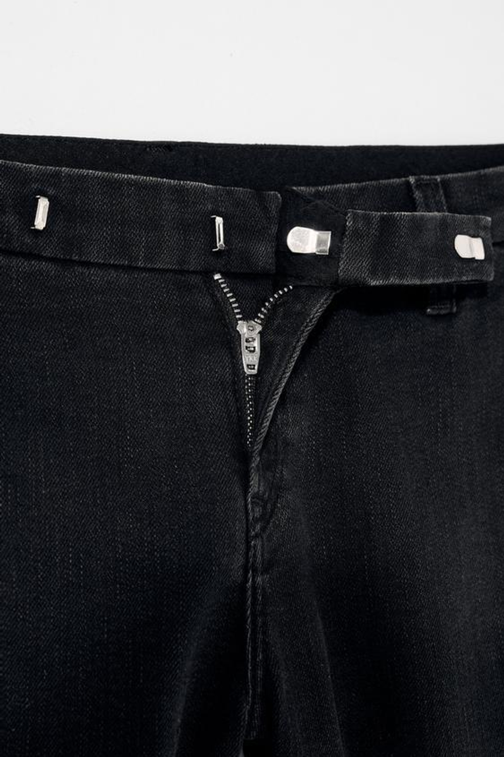 ZARA X KATE MOSS ДЖИНСЫ-КЛЕШ С ЗАНИЖЕННОЙ ТАЛИЕЙ, ЧЕРНЫЙ